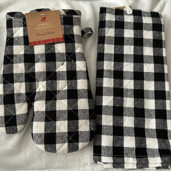 NWT Farmers Market Hand Towel and Oven Mitt - Picture 2 of 3